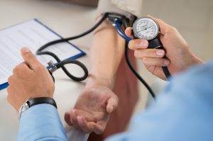 Blutdruck messen arzt